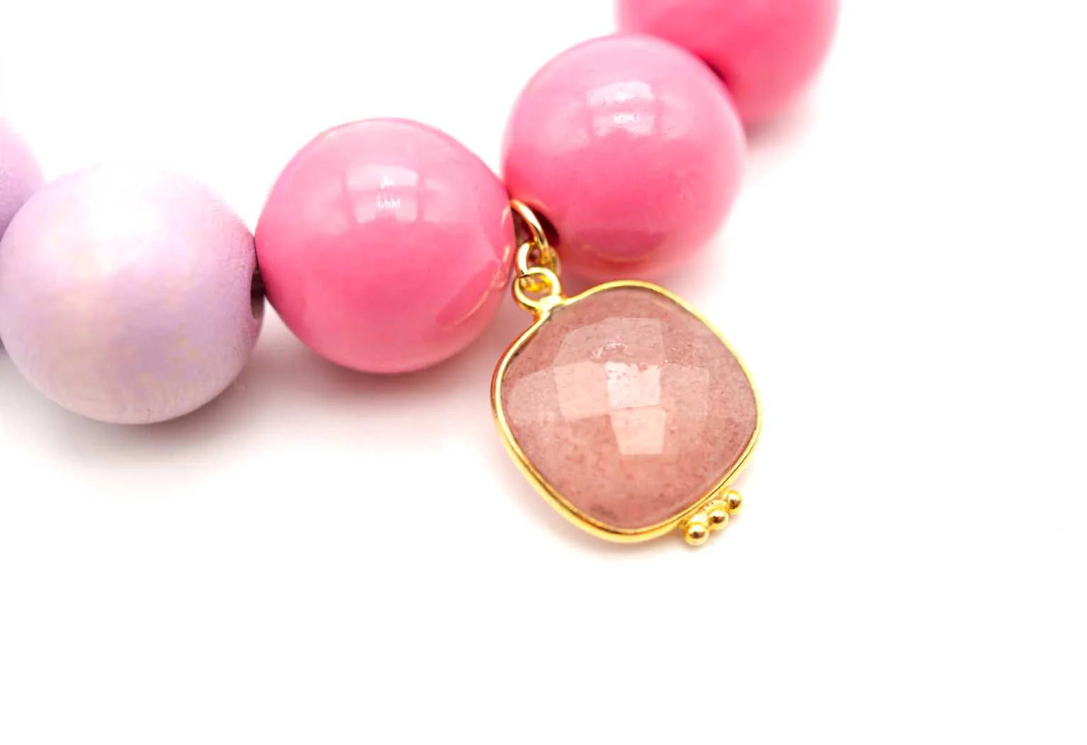 Schmückstück - Armband aus Holzperlen mit Edelstein