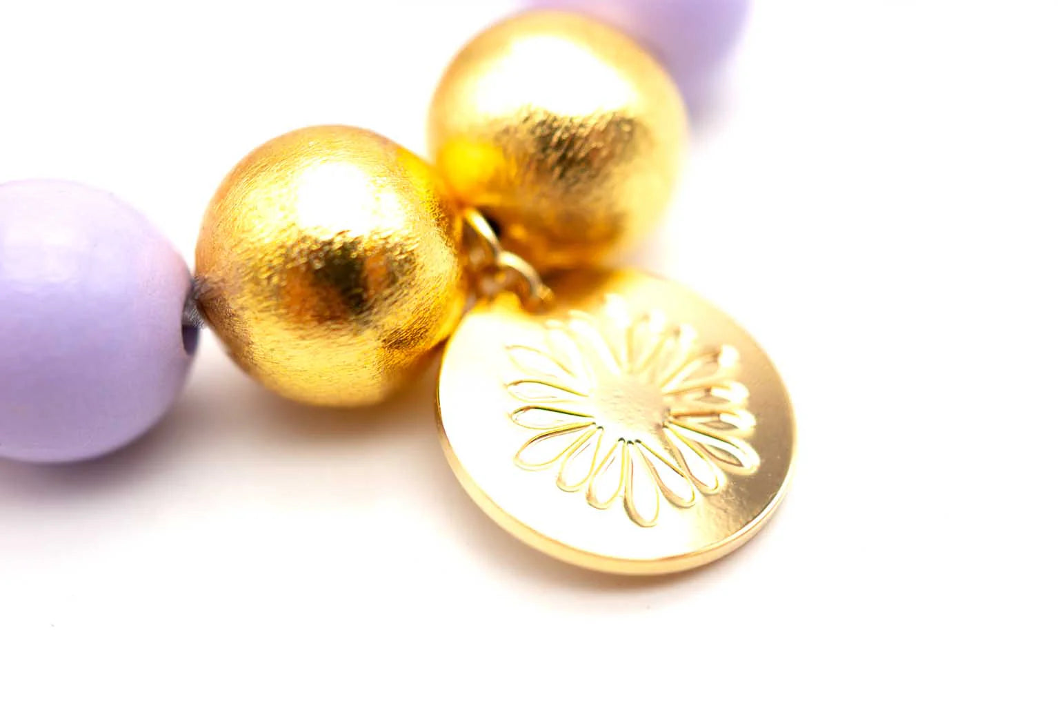 Schmückstück - Armband aus Holzperlen mit Edelstein