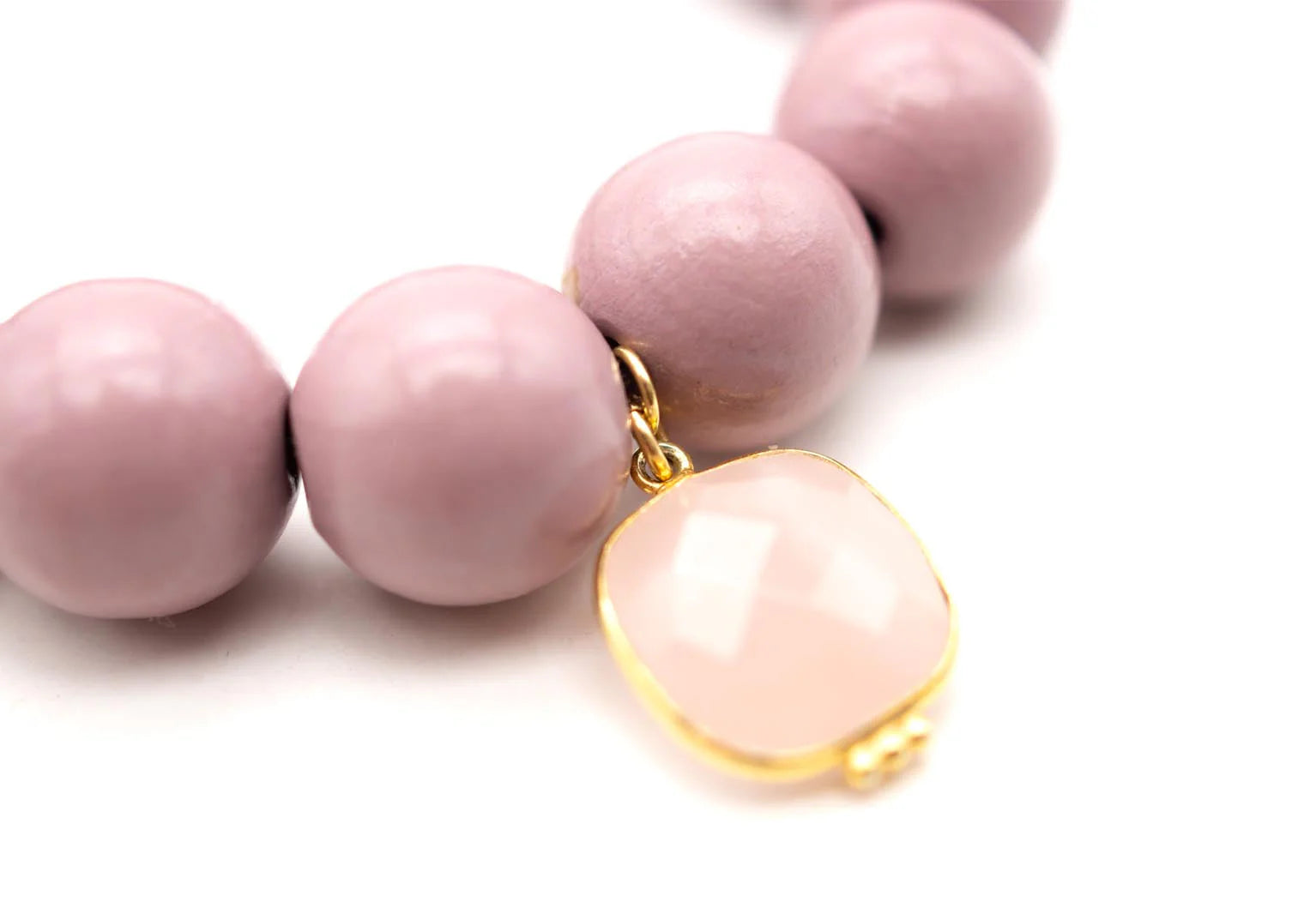 Schmückstück - Armband aus Holzperlen mit Edelstein