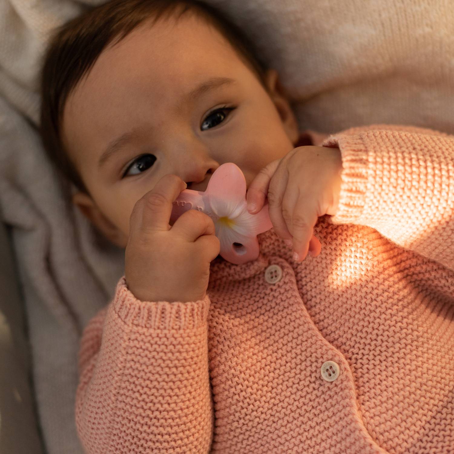 OLI & CAROL Mini Teething Ring Flower Hawaii