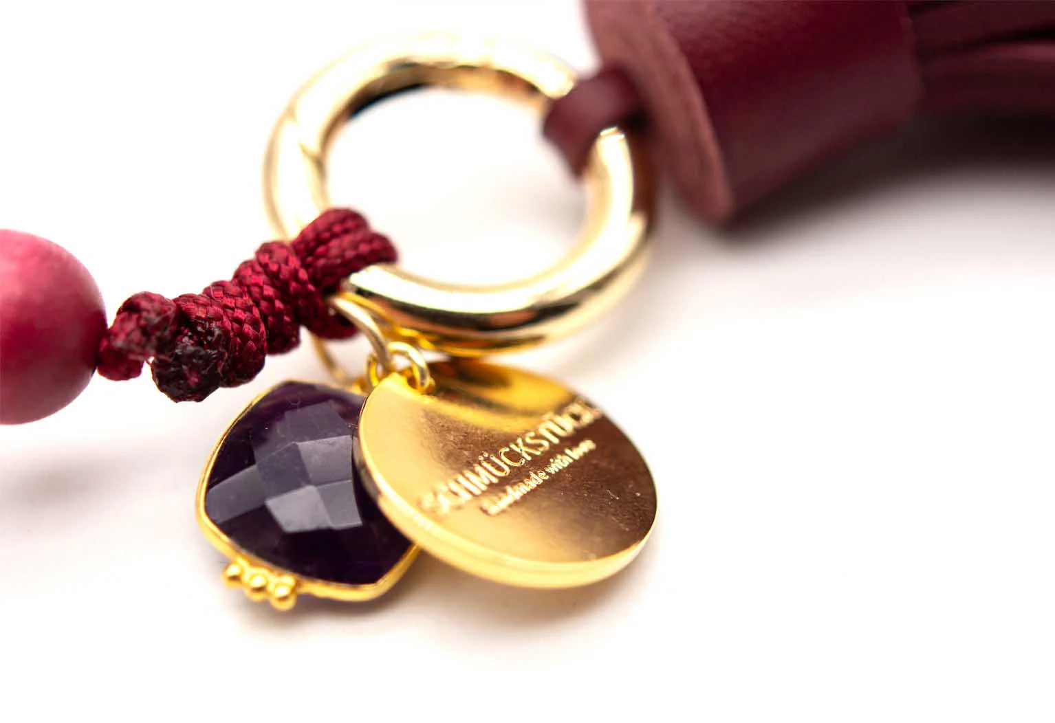 Schmückstück - Handykette mit Holzperlen und Edelsteinanhänger