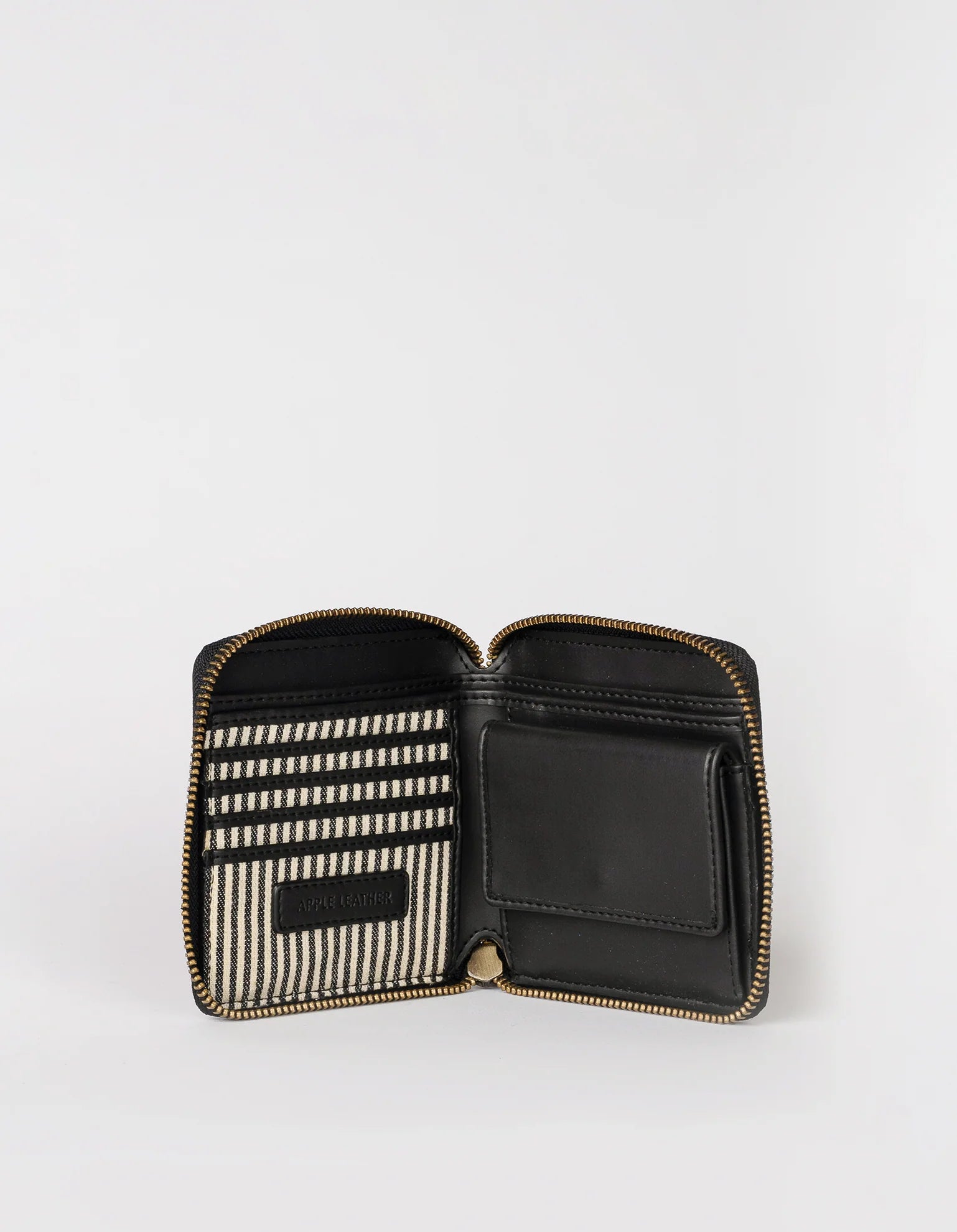 O MY BAG Sonny Square Wallet – Apple Leather