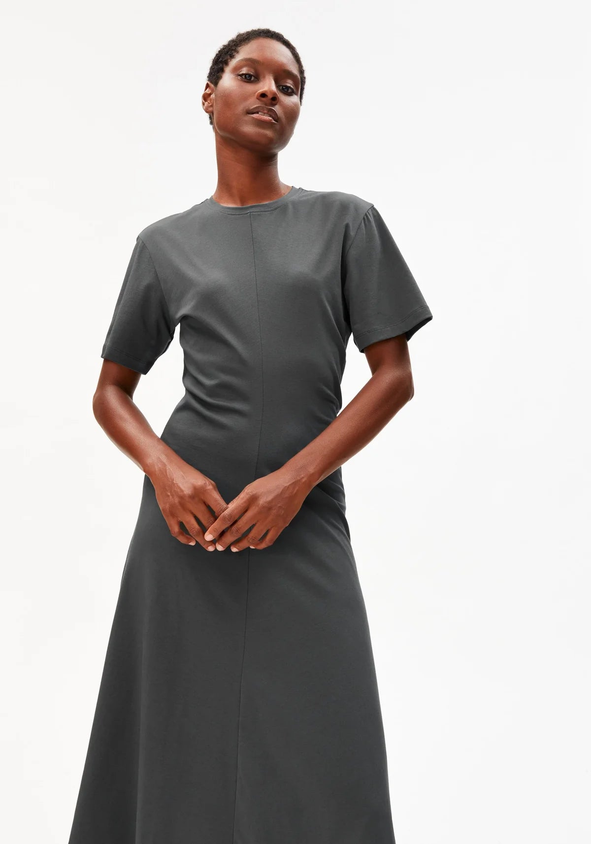 ARMEDANGELS Kurzärmeliges Jersey Midi-Kleid Gr. M