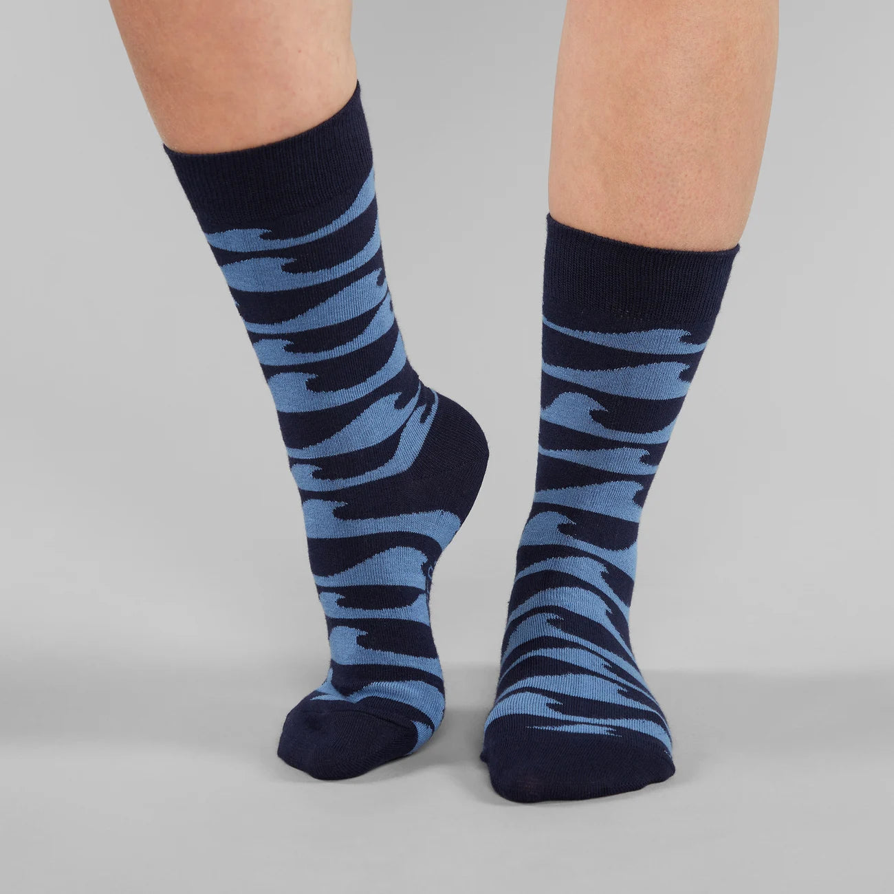 DEDICATED Socks Sigtuna Waves Navy Black Iris