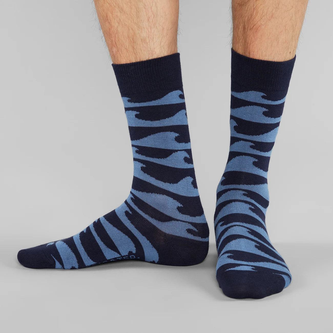 DEDICATED Socks Sigtuna Waves Navy Black Iris