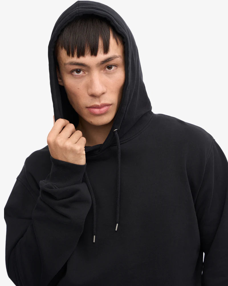 Outlet: COLORFUL STANDARD Classic Organic Hood - Deep Black - unisex Gr. S
