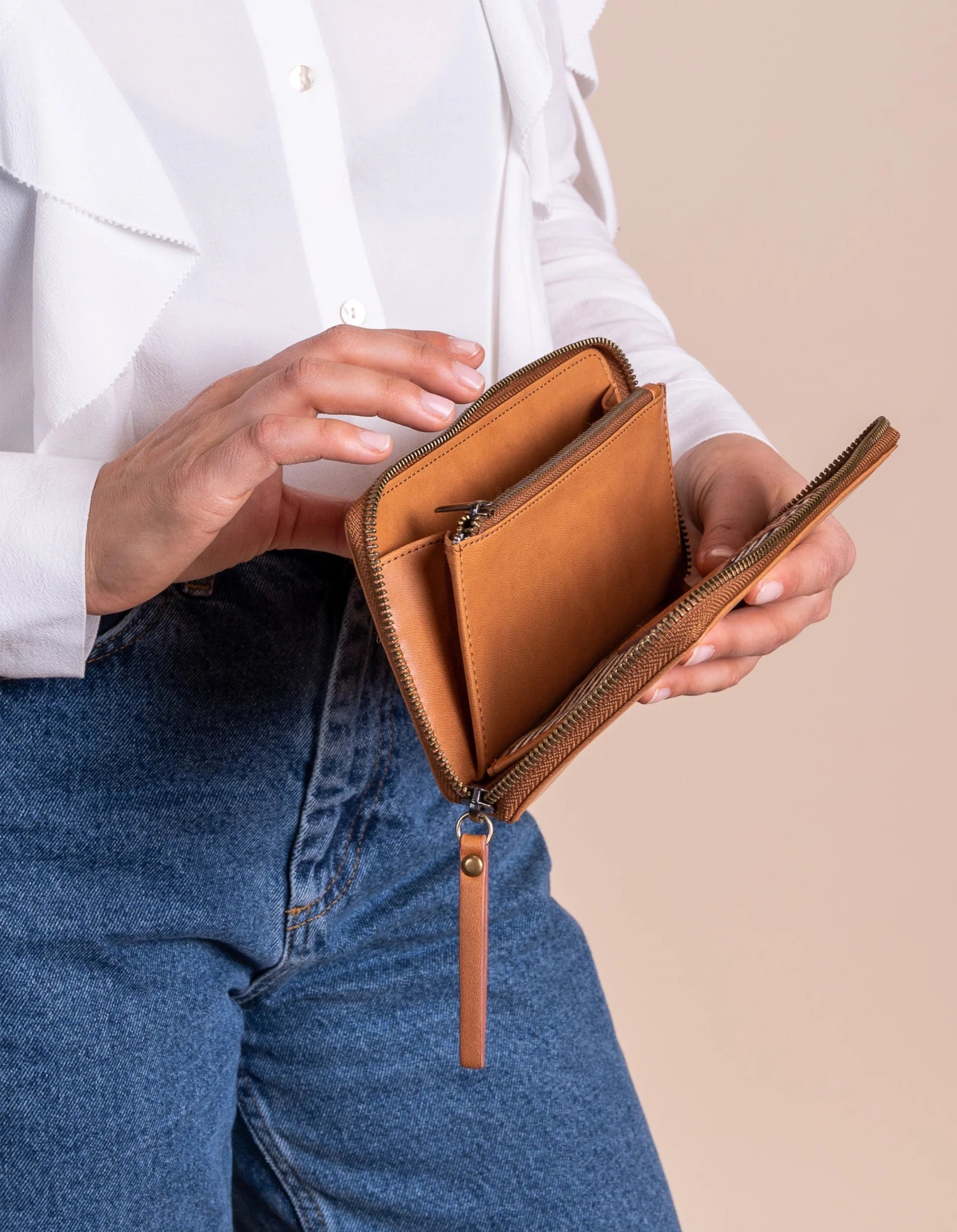 O MY BAG Sonny Wallet Apple Leather